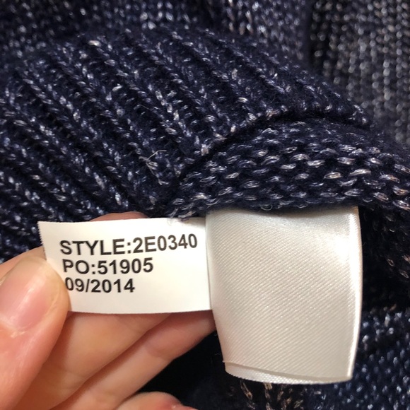 Vineyard Vines Sweater - Picture 5 of 5